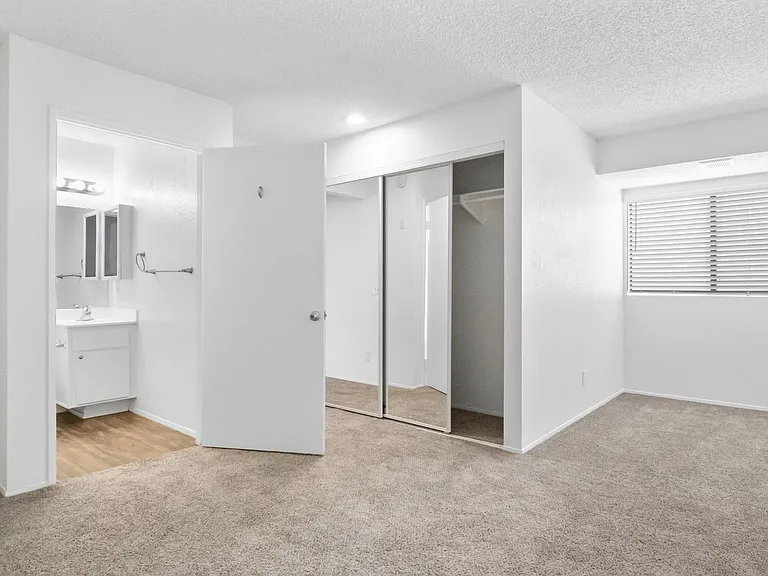 Villa Temecula Apartments — Photo 12