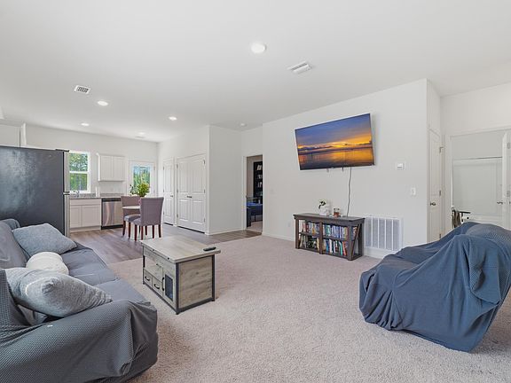 3rd image of 254 Phoenix Dr