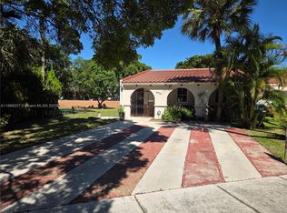 6923 Holly Rd, Miami Lakes, FL 33014
