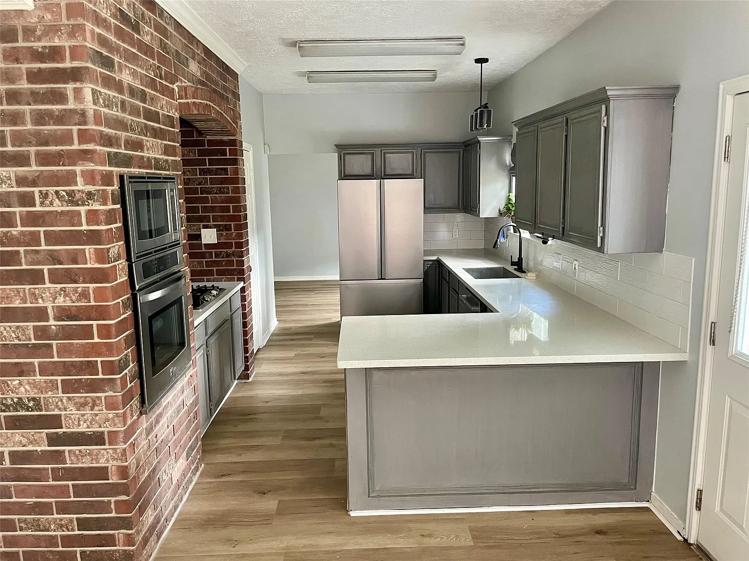 3 bed, 2.5 bath, 2124 sqft, $1,950 — Photo 2