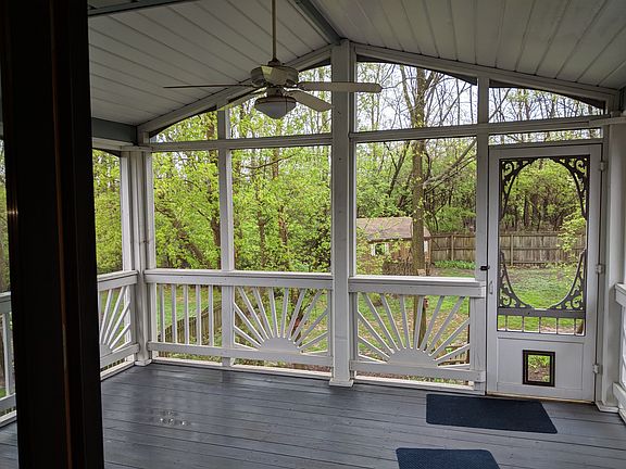 5th image of 1044 Woods View Ct