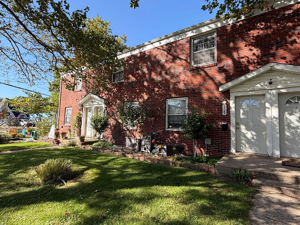 909 Cambridge Dr