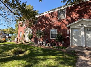 909 Cambridge Dr, Kalamazoo, MI 49001