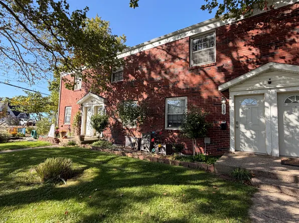 909 Cambridge Dr, Kalamazoo, MI 49001