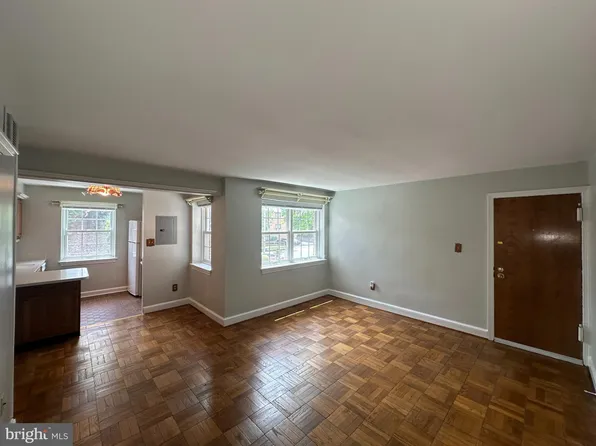 2103 N Scott St APT 84, Arlington, VA 22209