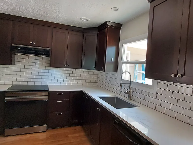 231 NE 10th Ave — Photo 10