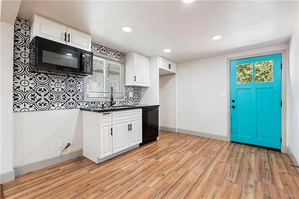 2 bed, 1.0 bath, $1,700 — Photo 3