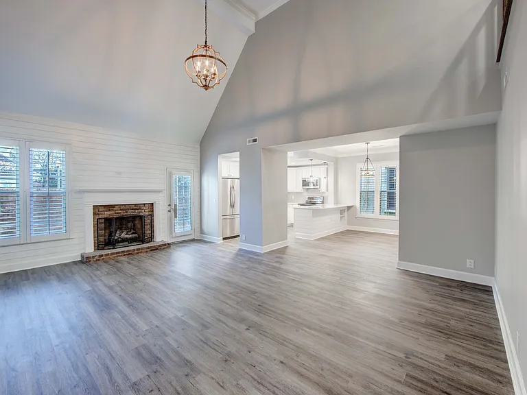 1129 W Main St #4 — Photo 9