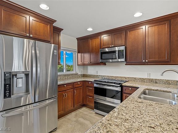 4th image of 7402 Lake Breeze Dr APT 402