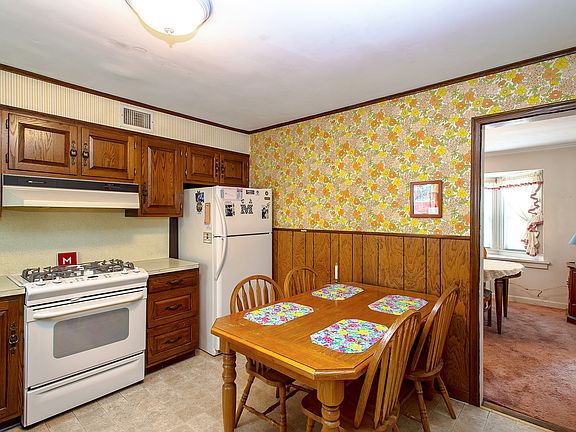 3rd image of 11 Speer Pl