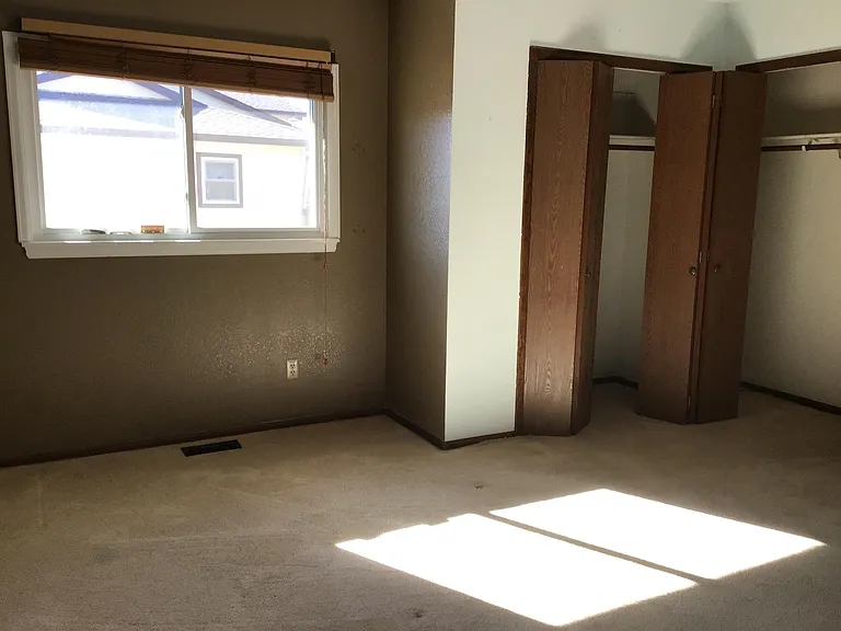 7730 Gibralter Dr — Photo 8