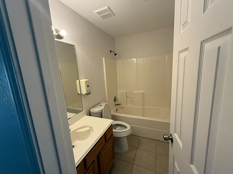 8424 Cove Meadow Ln — Photo 10