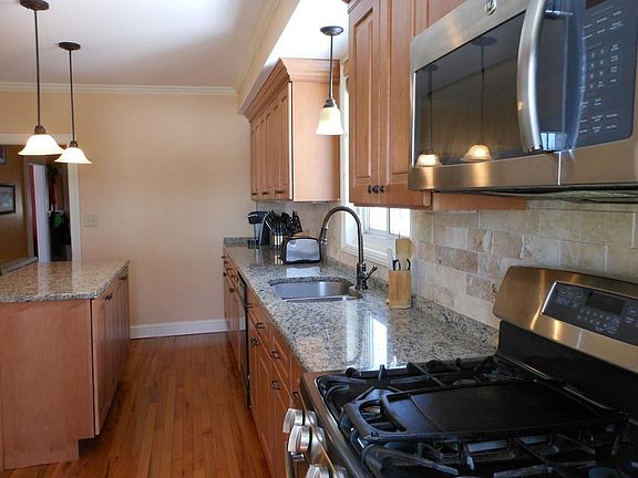 5th image of 94 Ashland Ave