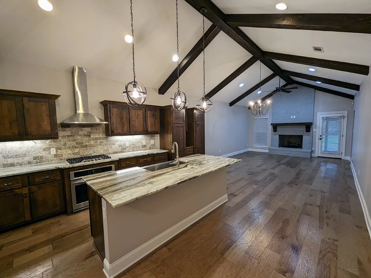 3 bed, 2.5 bath, 1974 sqft, $2,895 — Photo 3