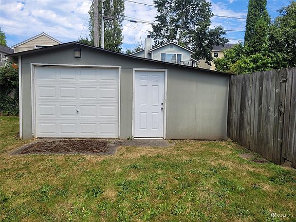 4th image of 1140 N 180th St