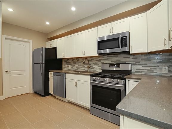 3rd image of 753 Carroll St APT 1