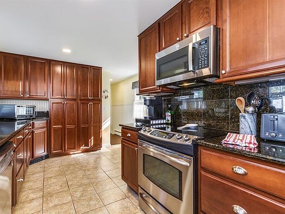 5th image of 492 Woodlawn Ridge Road
