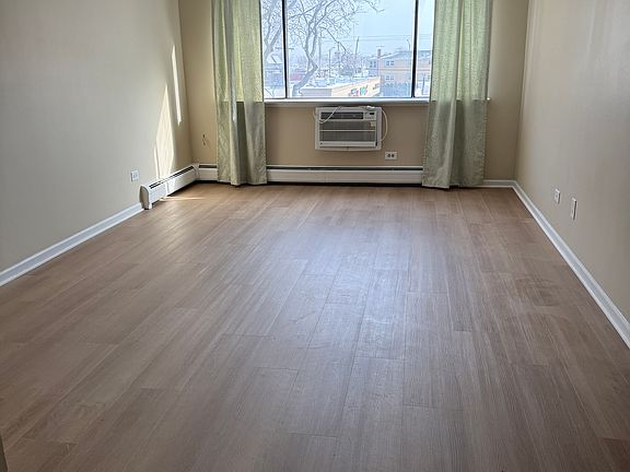 2nd image of 5348 N Cumberland Ave APT 322