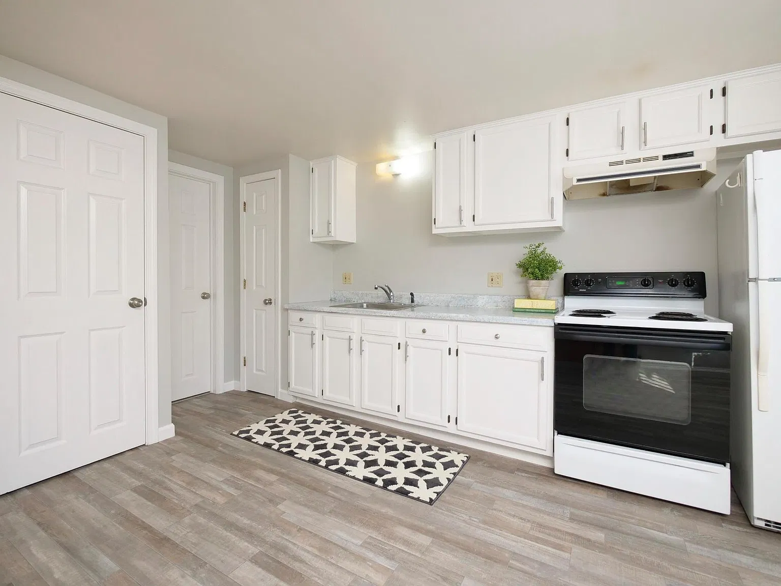 2 bed, 729 sqft, $2,100 — Photo 3