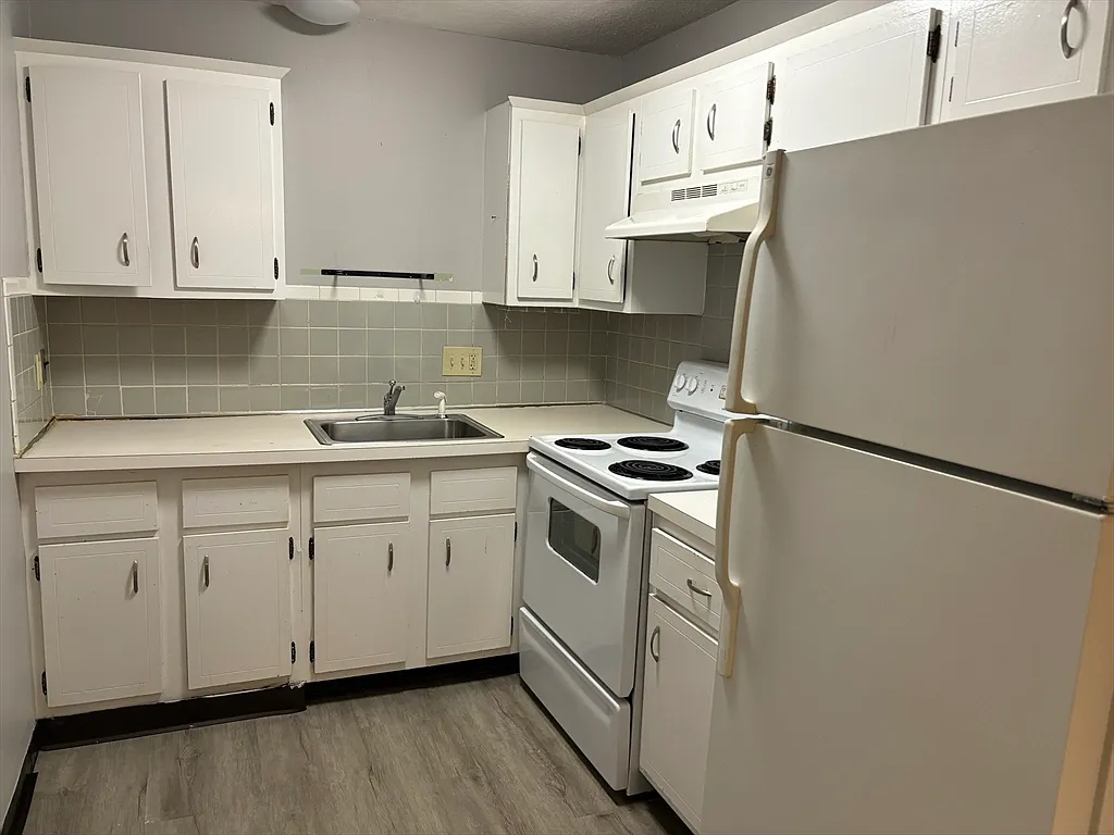 1 bed, 1.0 bath, 672 sqft, $2,000 — Photo 3