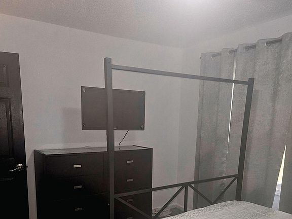 Tv & Dresser