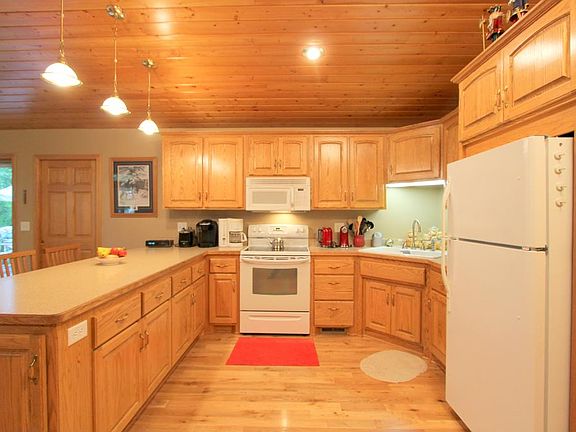 3rd image of 23794 Cedar Lake Dr