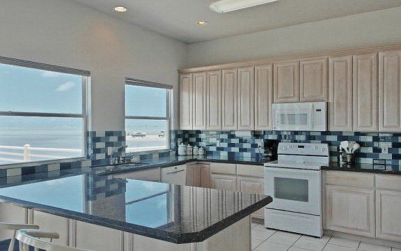 3rd image of 1746 N Shore Dr