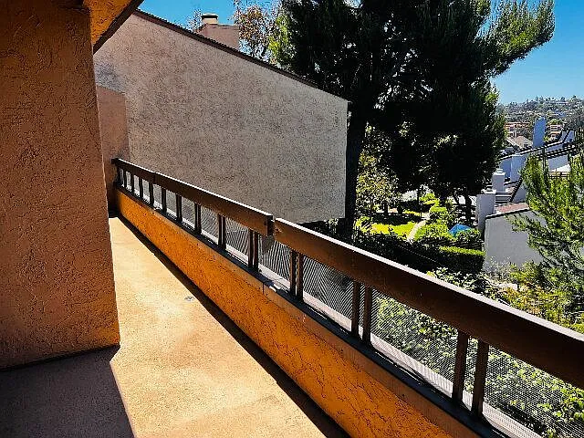 2204 Plaza De Las Flores — Photo 31