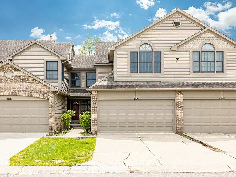 45085 Horseshoe Cir #31 — Photo 1