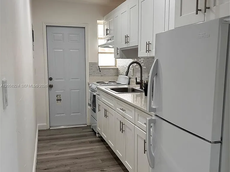 1019 NE 17th Ter #1 — Photo 4