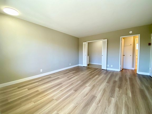 2nd image of 5853 Greenleaf Ave APT C