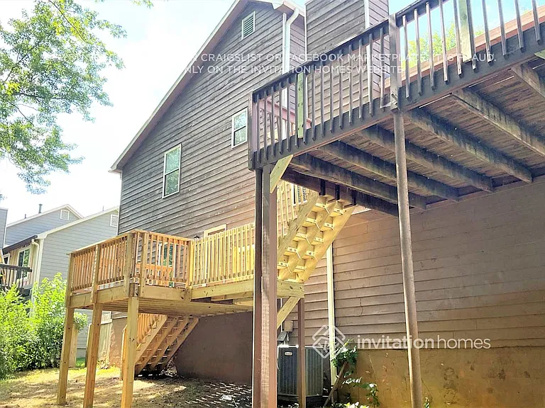 2417 Broward Dr NE — Photo 7
