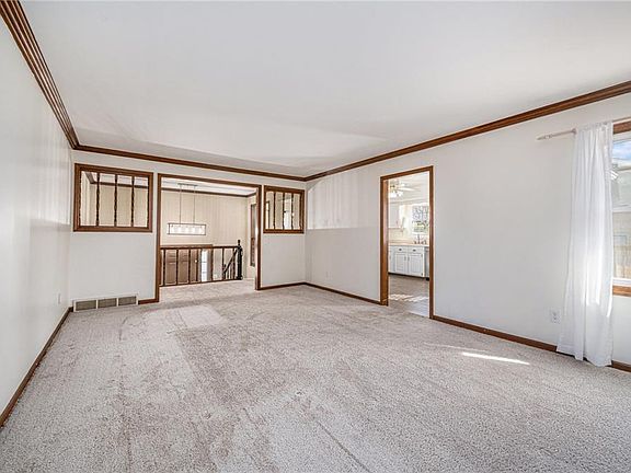 5th image of 514 Meadowcrest Ct