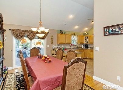 5th image of 61 Clover Ave