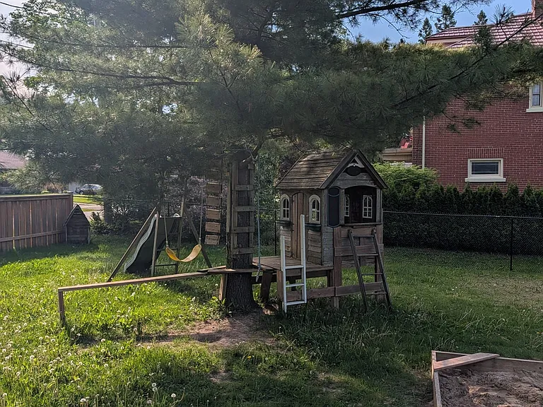 175 Colcleugh Ave — Photo 12