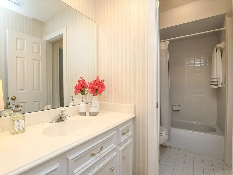 7906 Tizerton Ct — Photo 36