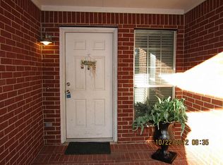4341 Country Club Dr, Dickinson, TX 77539
