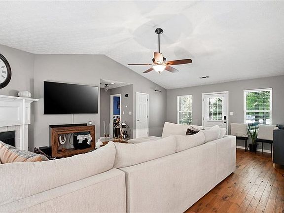 5th image of 131 Homestead Way