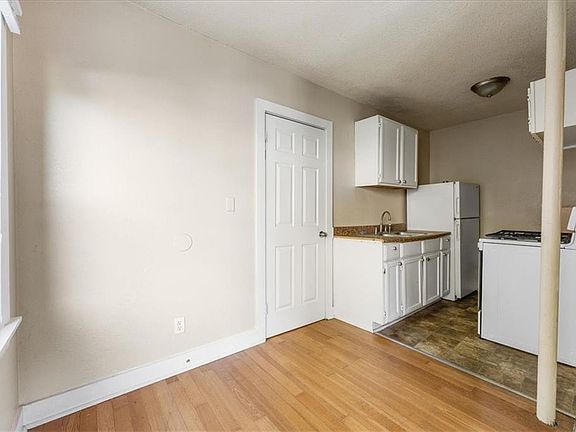 5th image of 3820 Walnut St