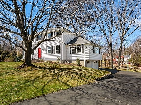 5th image of 24 Mill Pond Ln
