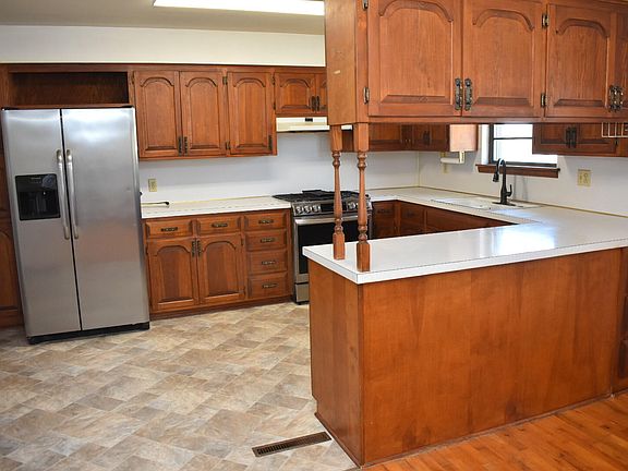 5th image of 6910 N Farm Road 105