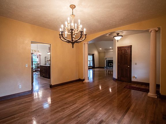 4th image of 22115 Lawrence #1180