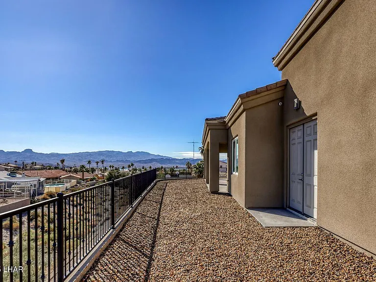 2520 Demaret Dr — Photo 43