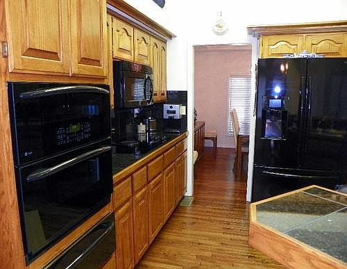 3rd image of 8 Heatherbrooke Ln