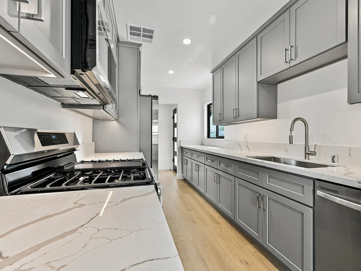 18741 Covello St. Reseda, CA 91335 — Photo 1