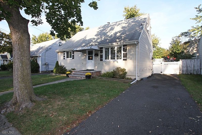 1st image of 252 Fairway Ave