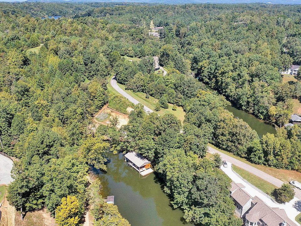 1st image of 302 Point Dr