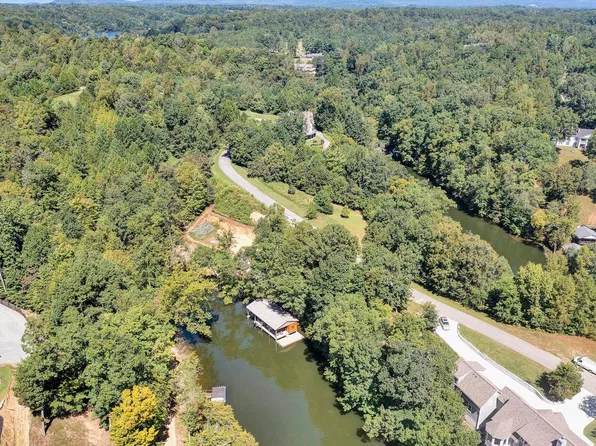302 Point Dr, Hardy, VA 24101