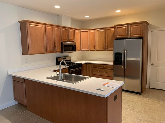 2nd image of 2445 N Stonelake Cir