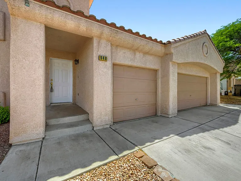 946 Saddle Horn Dr — Photo 3